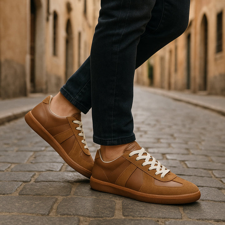 Sleek men's casual low-top sneakers. Stylish lace-up design for everyday comfort and versatility.