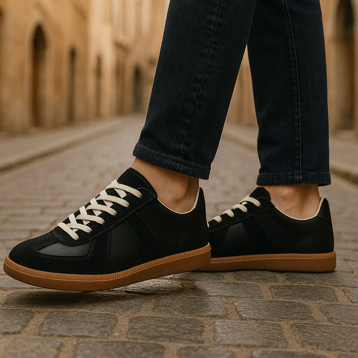 Ultra-comfortable men's casual sneakers. Lace-up low-top design for daily wear, non-slip walking shoes.