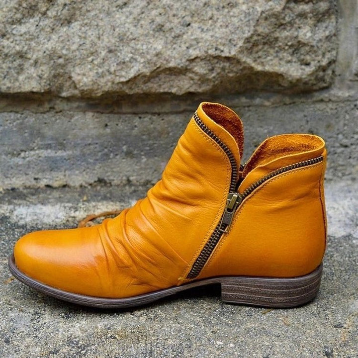 Chic women's fall fashion ankle boots, comfortable and versatile for autumn style. Ideal short boots for daily wear.