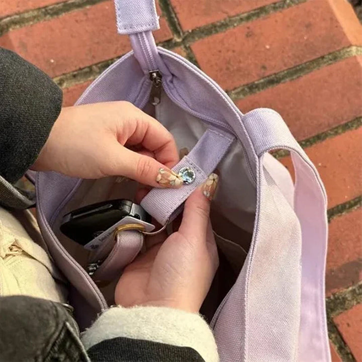 Women's daily bag in corduroy, ideal for errands or work, with ample storage and an easy-carry design.