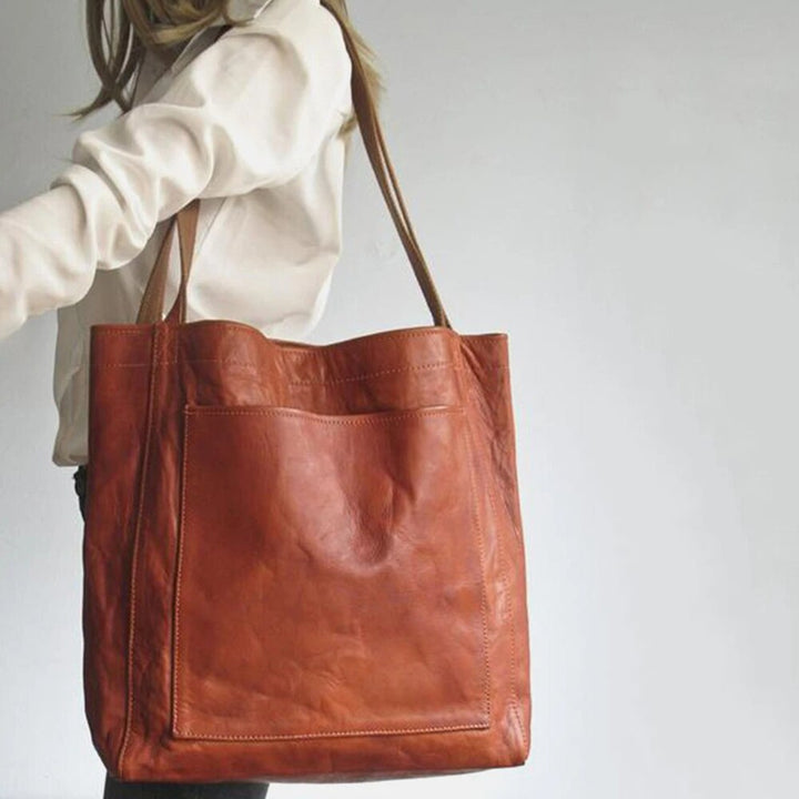 Stylish women's everyday tote bag in classic design, perfect for work or casual use. Versatile shoulder carryall purse.