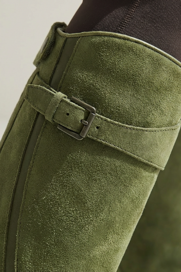 Women's comfortable knee-high boots, designed for all-day wear & stylish everyday fashion.