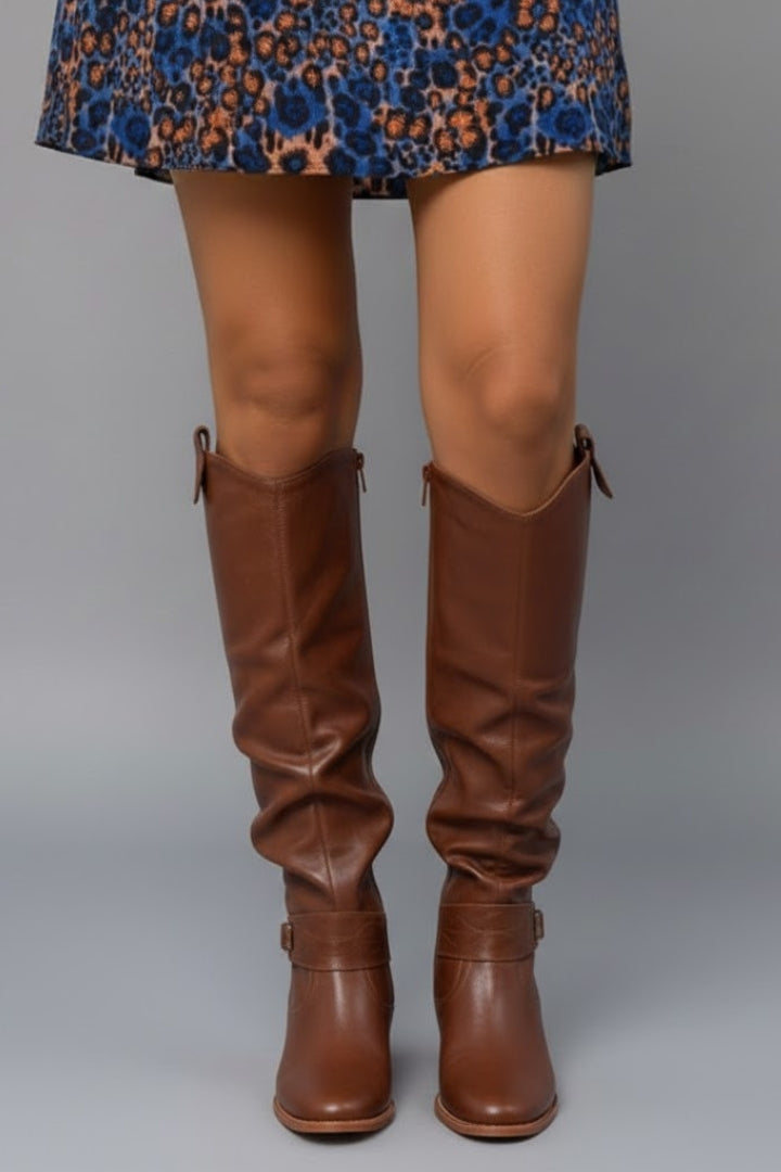 Stylish fall & winter women's knee-high boots with a comfortable flat heel, a fashion essential.