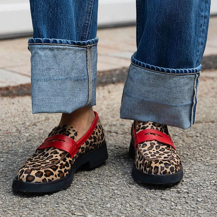 Stylish women's leopard print orthopedic loafers with arch support for all-day comfort. Slip-on casual shoes.
