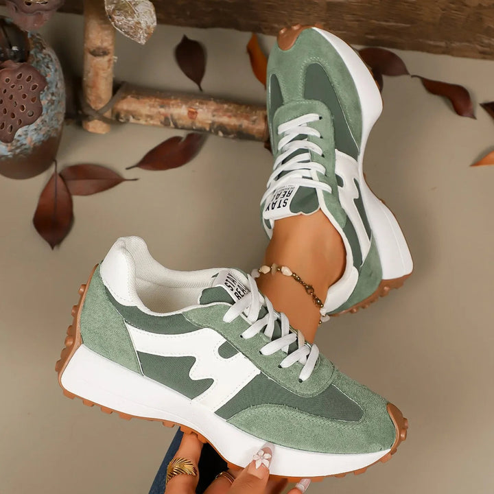 Comfortable women's platform athletic shoes, lace-up, perfect for stylish daily wear.