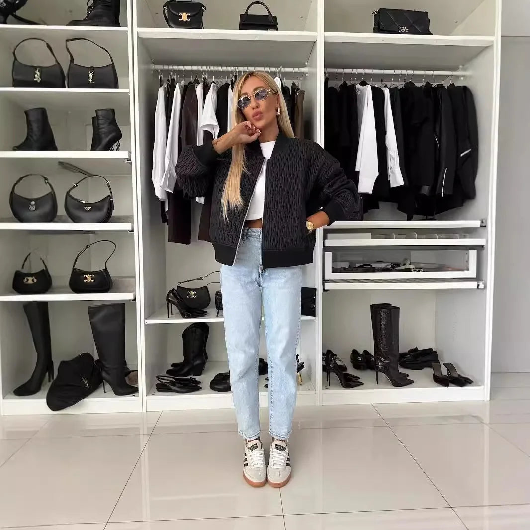 Women's casual winter jacket: a chic quilted bomber design