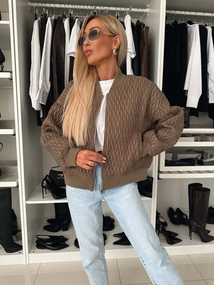 Fashionable women's quilted outerwear: a versatile bomber jacket