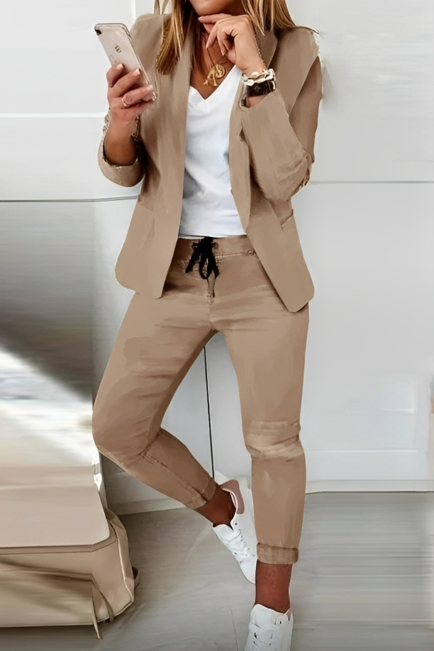 Women's versatile two-piece pantsuit, ideal for professional office wear and sophisticated business events.
