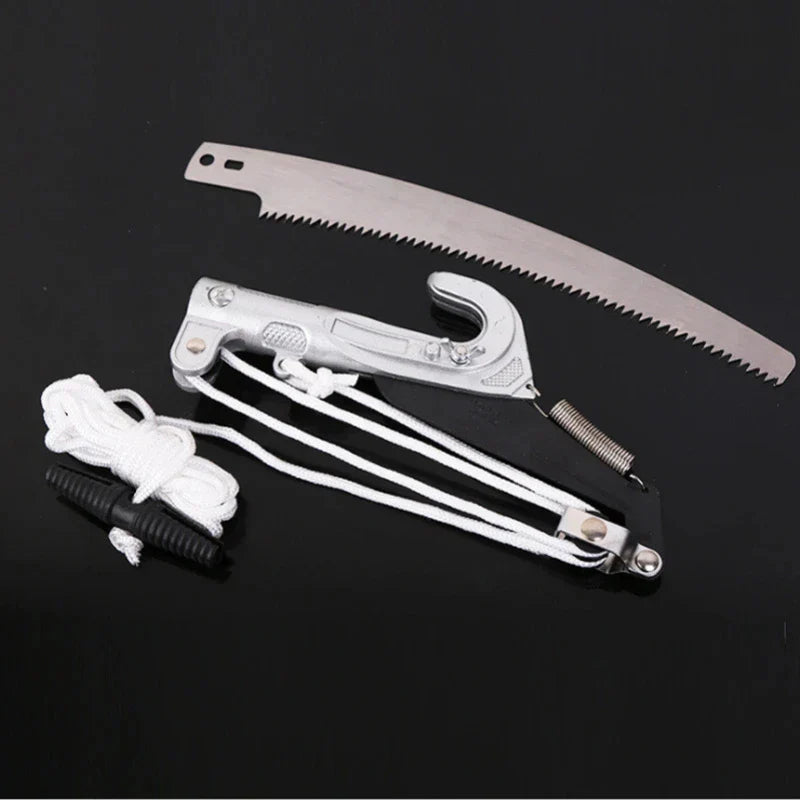 Efficient pole pruner with SK5 blade, perfect for pruning fruit trees and high branches in any garden.