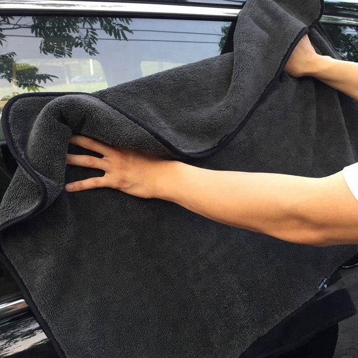 Versatile twist pile microfiber cloth for deep car cleaning and fast household drying