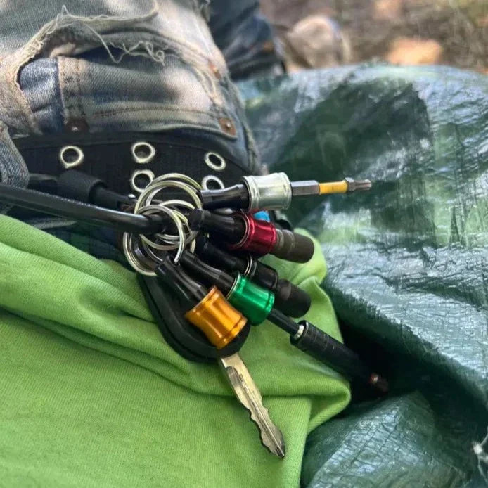 Quick release hex bit holder, a practical carabiner for any professional or DIY enthusiast.