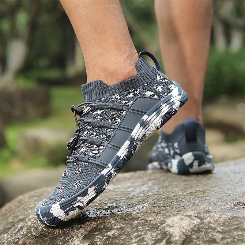 Unisex Auron sports shoes, non-slip sole for barefoot feel, great for training, fitness, and walking.