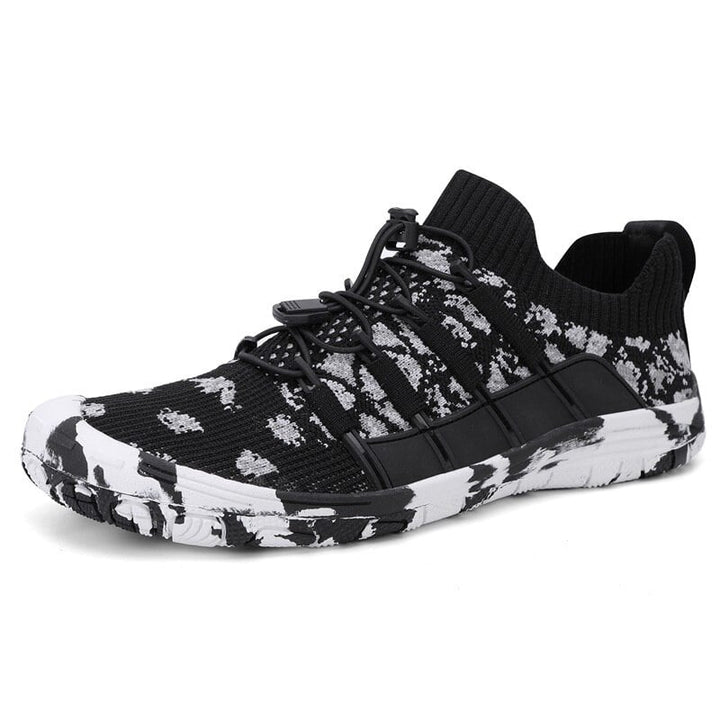 Auron non-slip training shoes, unisex & flexible, promoting natural foot movement & posture.