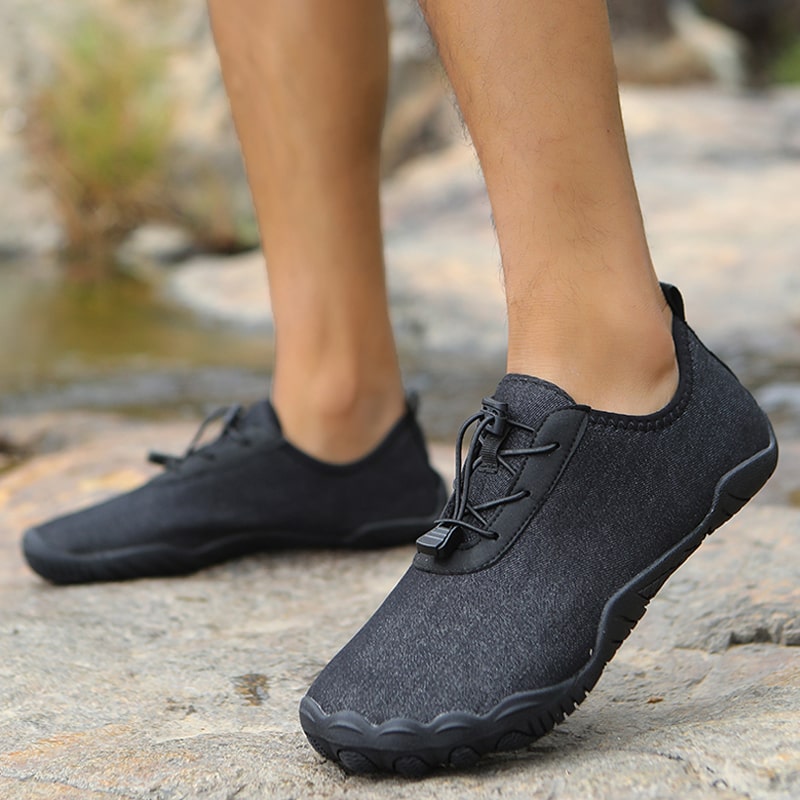 Comfortable minimalist barefoot shoes for training. Flexible, non-slip & suitable for all sports.