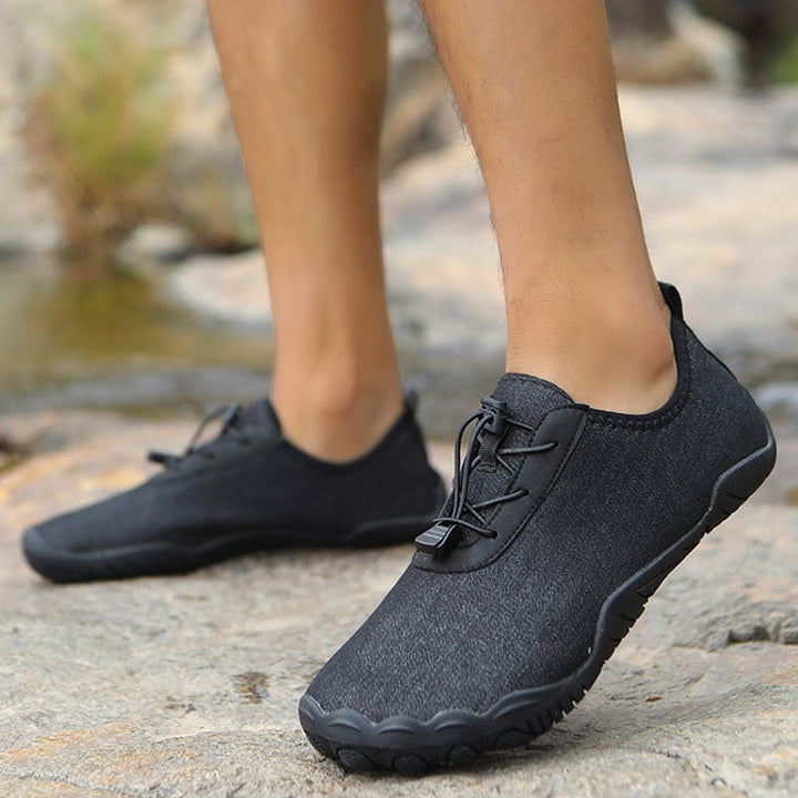 Comfortable minimalist barefoot shoes for training. Flexible, non-slip & suitable for all sports.