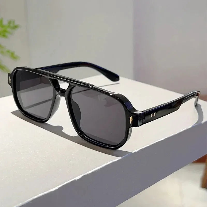 Contemporary rectangular shades, unisex design with UV400, for stylish sun protection