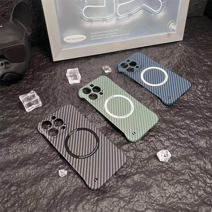 Unisex iPhone protective case, carbon fiber look, compatible with magnetic charging