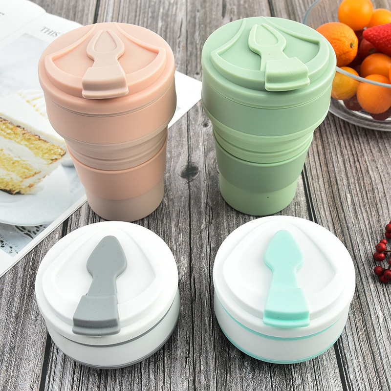 Portable silicone water bottle, clear, showing 500ml capacity, ideal for commuting