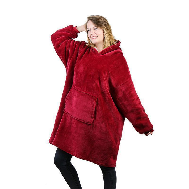 Oversized blanket sweatshirt with a spacious hood, designed for ultimate comfort and warmth.