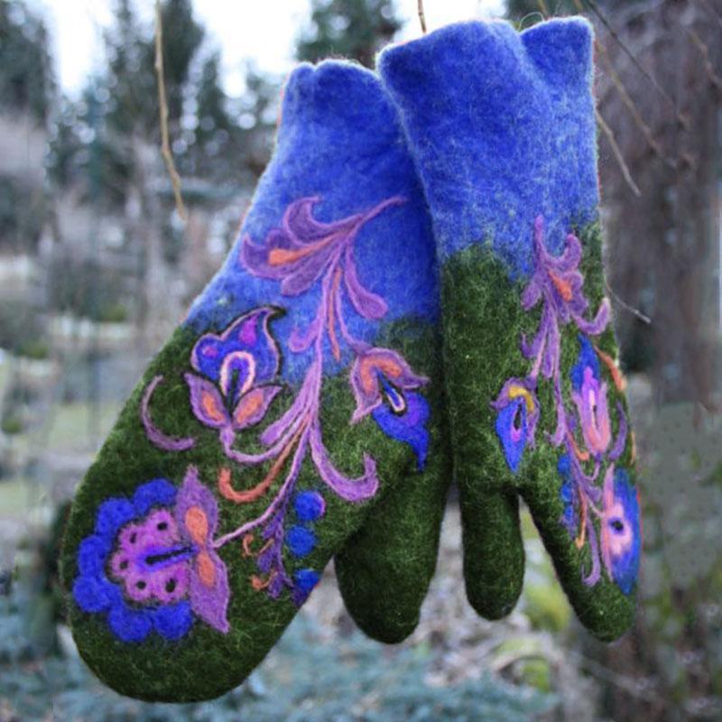 Pair of embroidered wool winter mittens for unisex adults, ideal for cold weather and stylish warmth