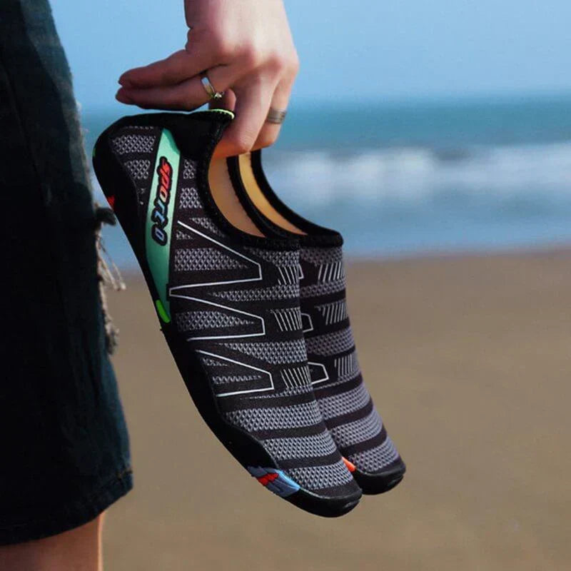 Unisex quick-dry swim shoes, perfect for beach, lake & outdoor water activities. Flexible design.