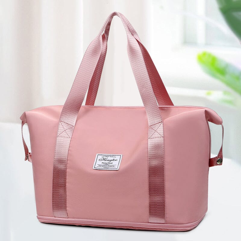 Compact yet roomy duffel bag for travelers, with smart dry wet separation