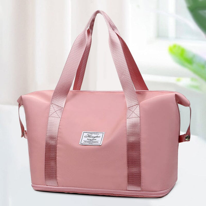 Compact yet roomy duffel bag for travelers, with smart dry wet separation