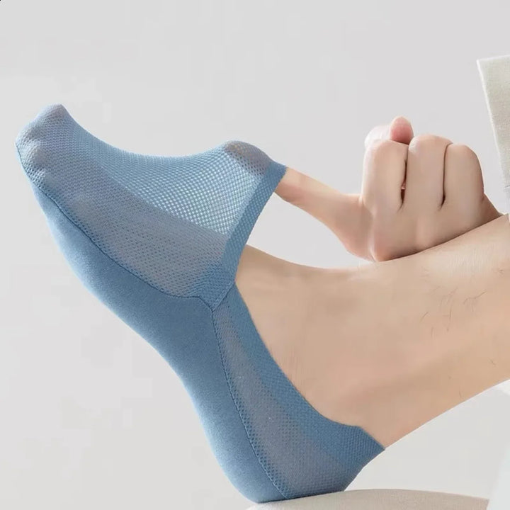 Snug fit invisible no-show socks, low-cut and breathable for all-day comfort.