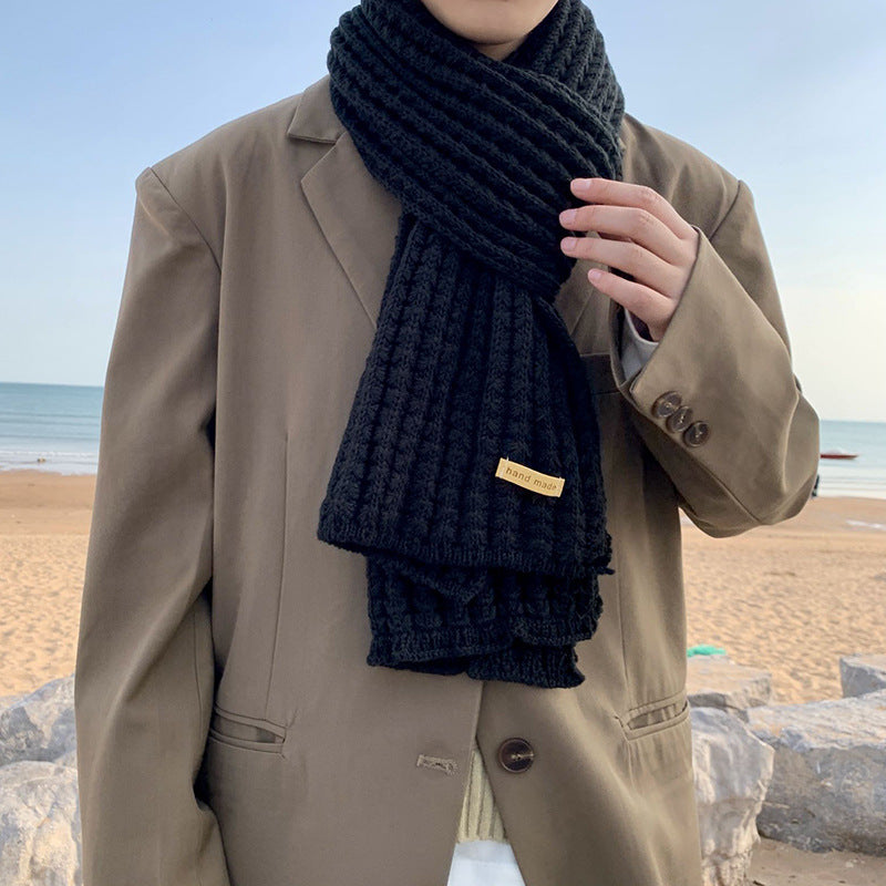 Warm & breathable unisex knitted geometric scarf, a practical and fashionable autumn-winter accessory.