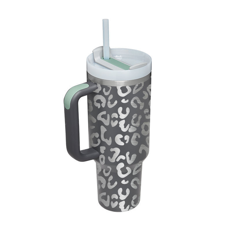Unisex insulated straw mug, large capacity for optimal all-day hydration.