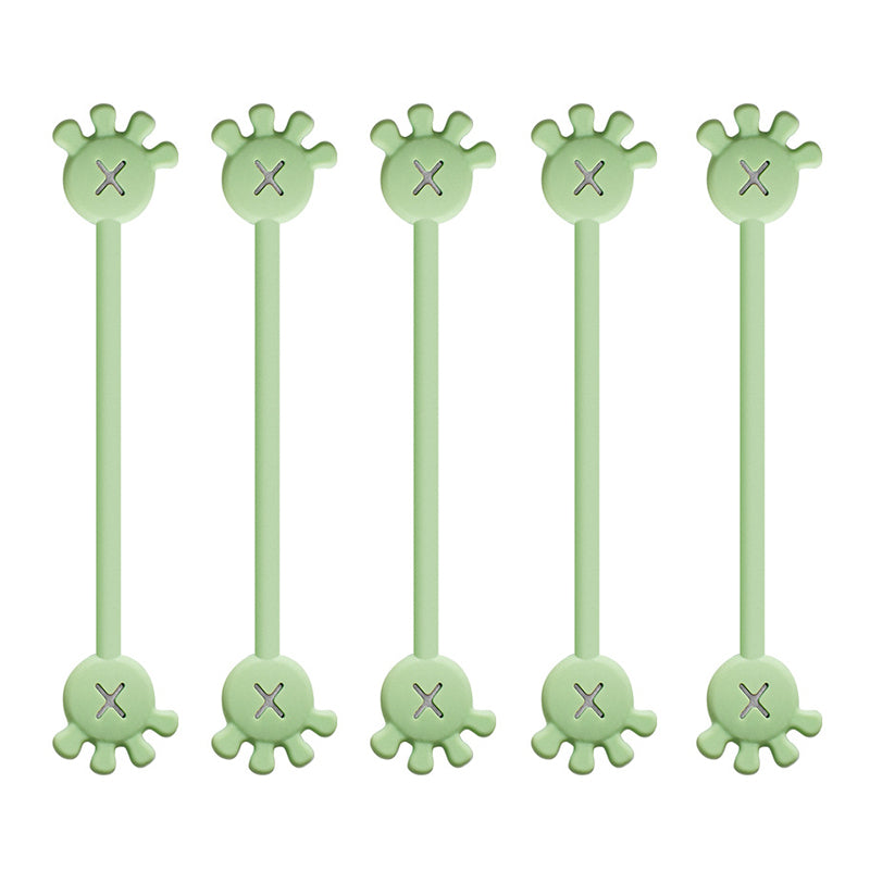 Close-up of the magnetic closure on a silicone cable organizer, ensuring secure cable holding.
