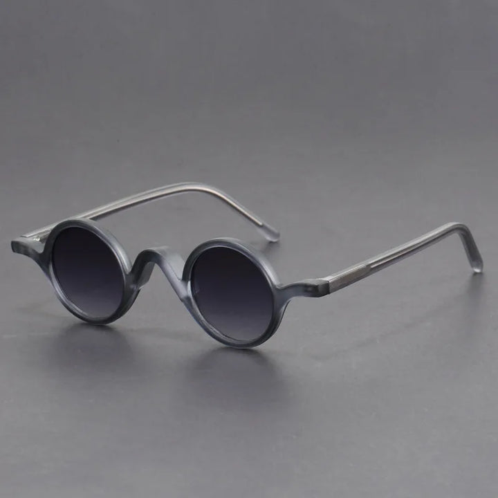 Contemporary unisex round eyewear. UV protection sunglasses in a modern design, perfect for any outfit.