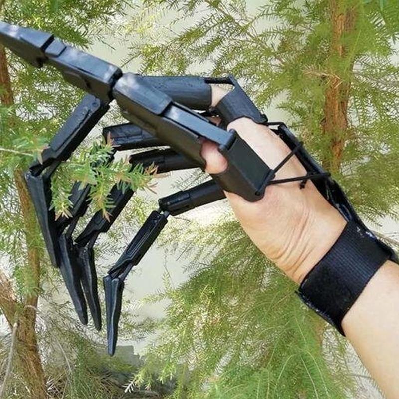 Gothic-style articulated skeleton fingers, great for a Halloween party costume