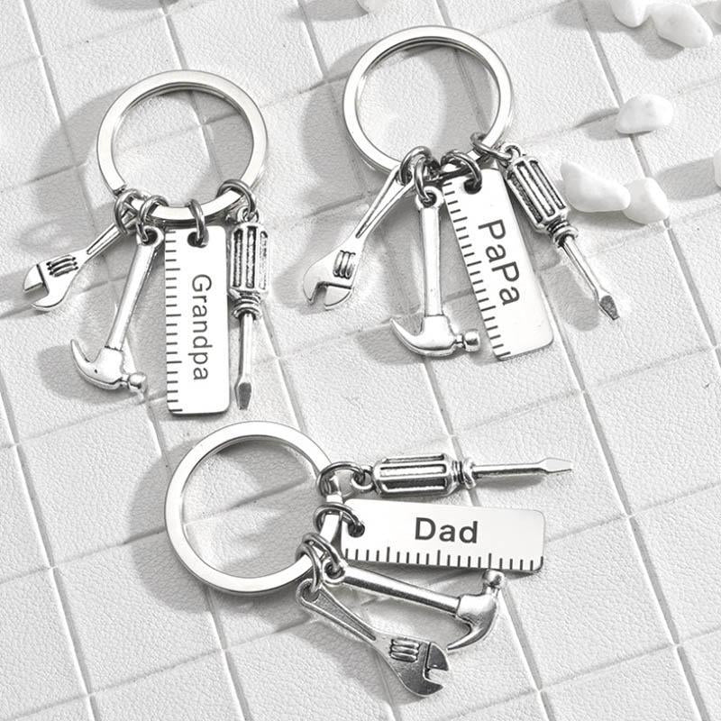 Stylish men's accessory: engraved stainless steel keychain, an excellent gift for any papa.