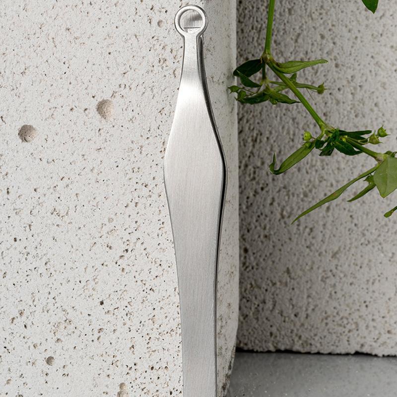 Efficient manual stainless steel trimmer, a versatile tool for nose, ear, & eyebrow grooming