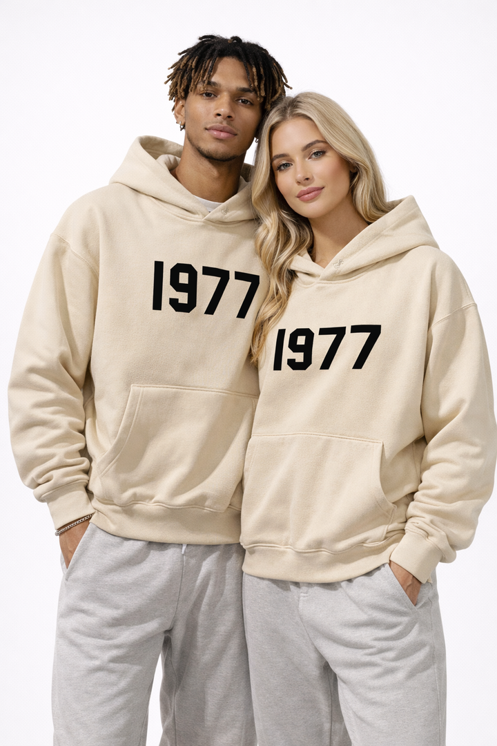 Unisex streetwear hoodie with vintage 1977 print, raglan sleeves & kangaroo pocket.