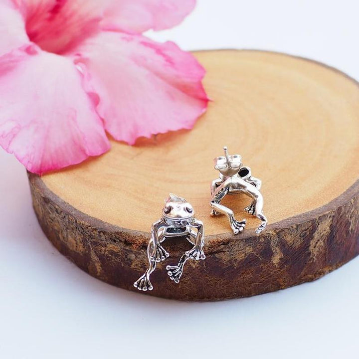 Stylized frog ear jacket, a unique unisex accessory, perfect for vintage style collections
