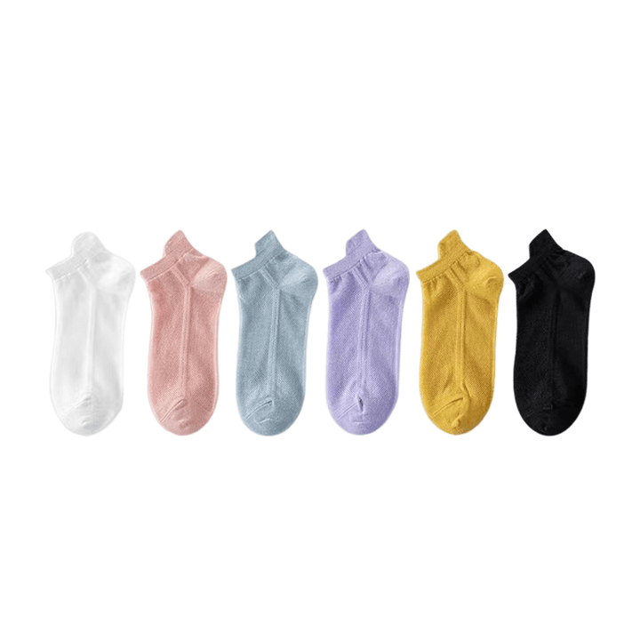 Package of Ultra-Thin Liner No-Show Socks, promoting their non-slip and breathable qualities.