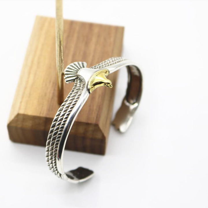 Product image highlighting the adjustable mechanism of the copper eagle bracelet, suitable for all wrist sizes.
