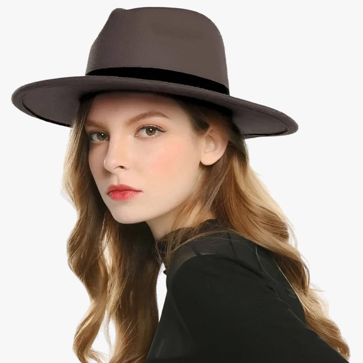 Elegant Unisex Fedora Hat made from high-quality vintage wool felt.