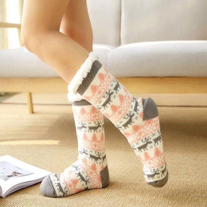 Unisex anti-slip fleece-lined slipper socks, plaid pattern, warm and cozy for indoor wear.