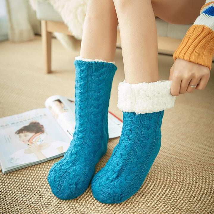 Unisex winter warm fleece-lined slipper socks with durable anti-slip sole, green, for cozy nights.