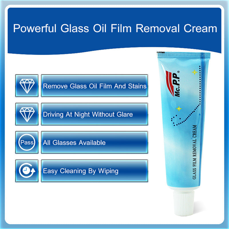 Auto detailing glass oil film remover kit, includes sponge applicator and microfiber cloth.
