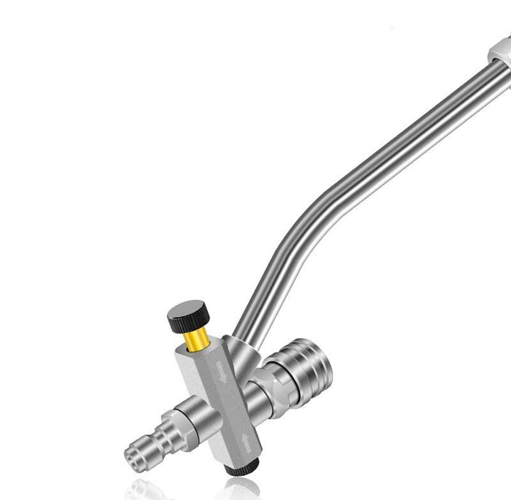 Seamless connection: Pressure washer foam cannon featuring a reliable dual connector adapter