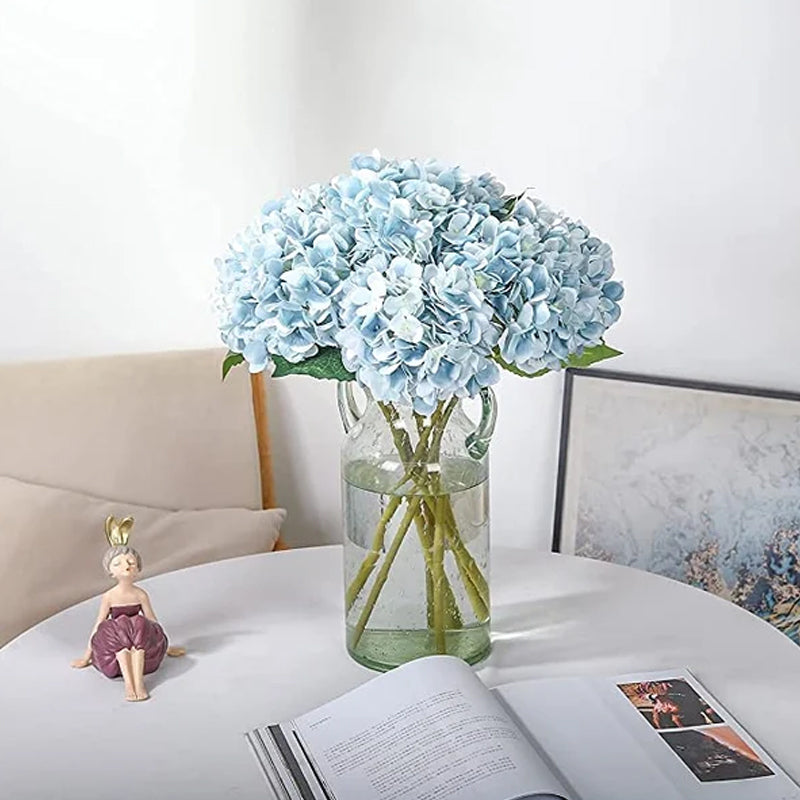Maintenance-free artificial hydrangea plant, providing lasting beauty for home and garden decoration.