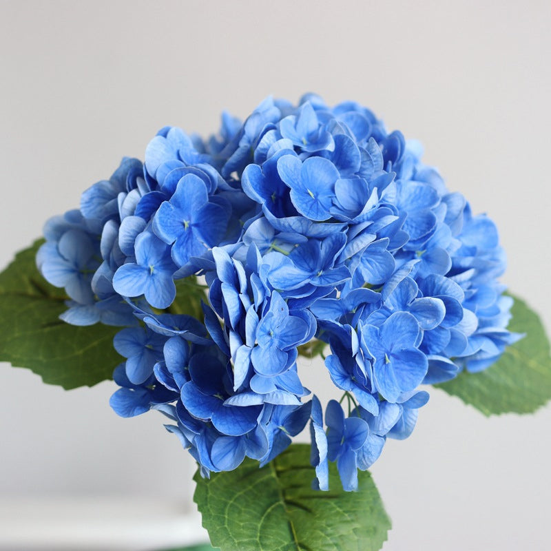 Realistic artificial hydrangea flowers, providing enduring elegance for home, wedding, and garden decor.