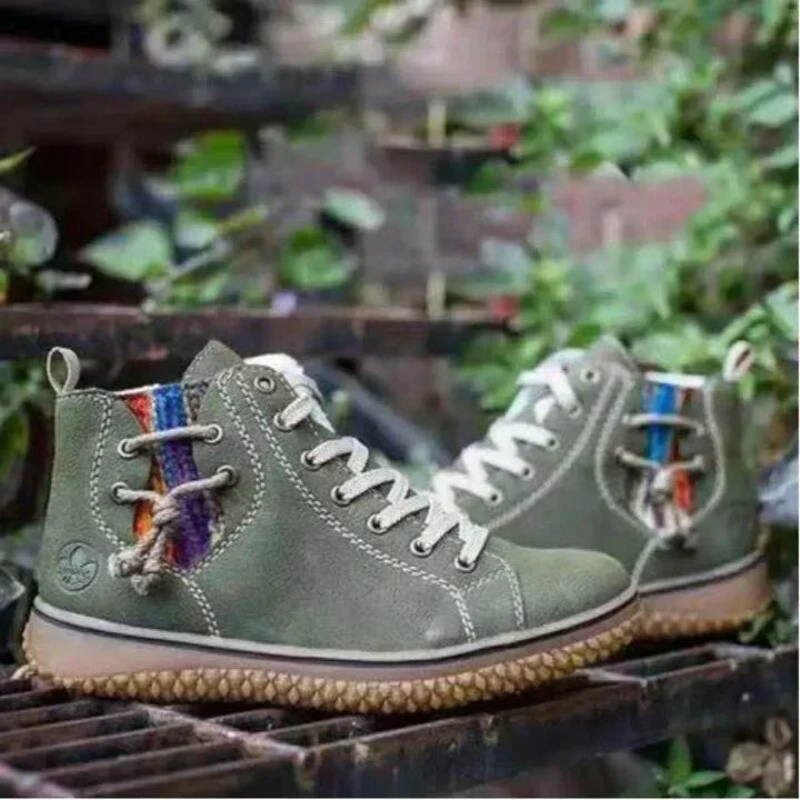 Durable vintage winter boots, unisex design, warm insulation & non-slip sole for snowy conditions.