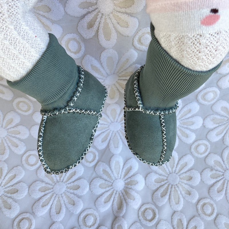Unisex fleece lined baby booties, soft sole and anti-slip for infants