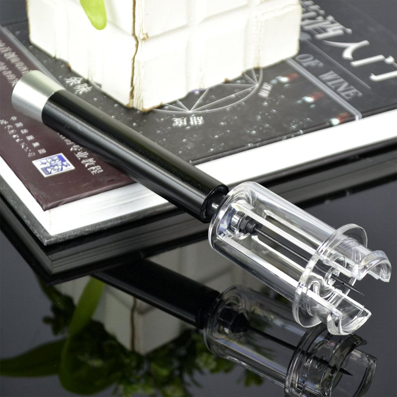 Wino On The Go wine opener set with foil cutter and aerator, ready for home entertaining