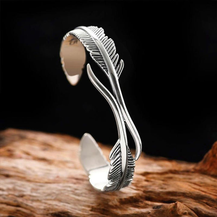 Fashionable women's accessory: adjustable feather bracelet in a shimmering silver tone